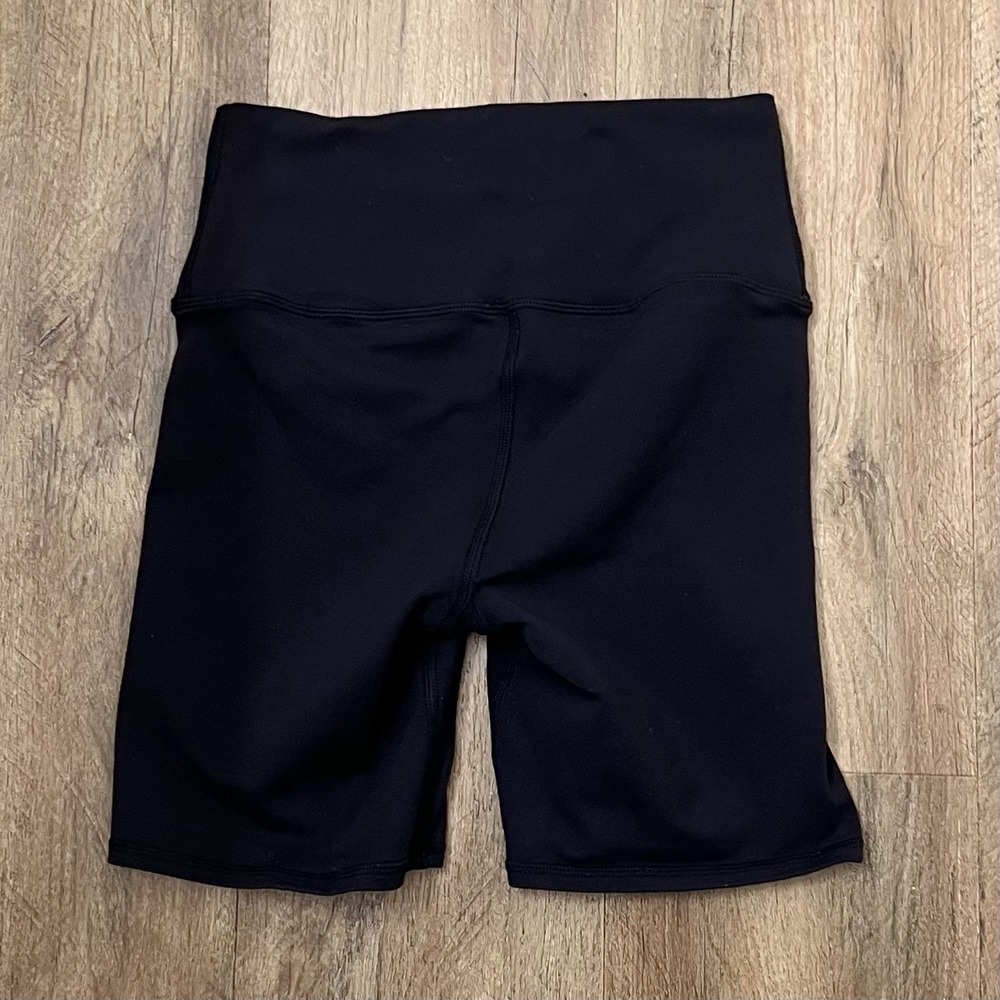 Alo Yoga Women's 7" High-Waist Biker Shorts in Black Size XS Activewear - Picture 2 of 11